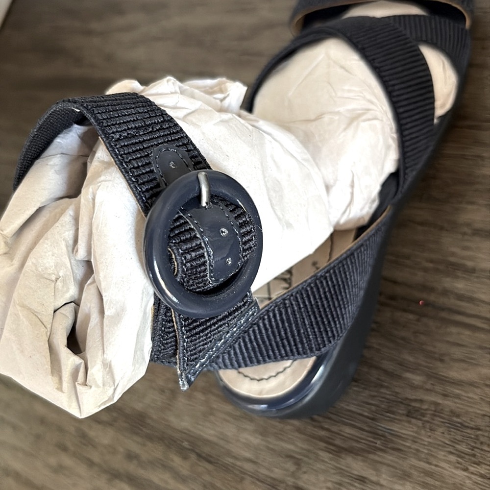 NIB [Life Stride] Temple Ankle Strap Flat Wedge Sandals Navy Blue Women’s 6 Wide - Picture 10 of 13